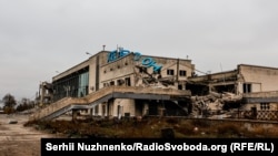 Аеропорт Херсона та знищена російська техніка поруч з аеропортом, Чорнобаївка, 13 листопада 2022 року