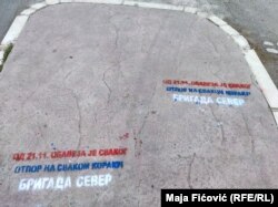 Më 13 nëntor 2022 në Mitrovicë të Veriut u shfaqën grafite nga Brigada Veriore me thirrje për rezistencë.