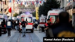 13 листопаді на популярному пішохідному проспекті Істікляль у Стамбулі стався вибух. За даними турецьких ЗМІ, поранені 11 людей.