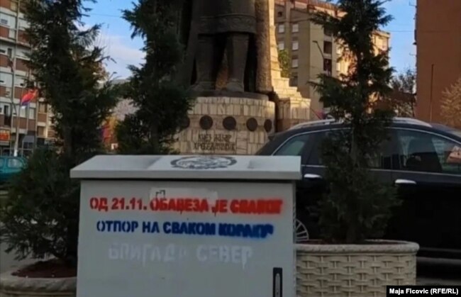 Grafit i vendosur në qendër të Mitrovisë së Veriut.