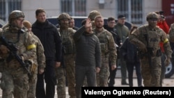 Президент Украины Владимир Зеленский прибыл в Херсон на церемонию поднятия флага после освобождения города от российской оккупации. 14 ноября 2022 года