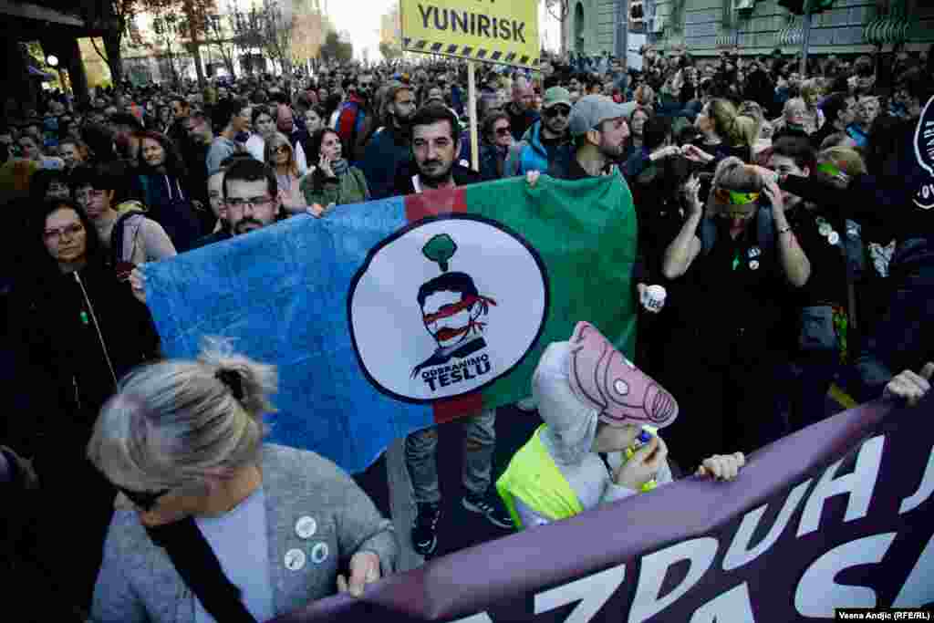 Protest je organizovan ispred zgrade Predsedništva u centru Beograda.