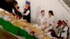 Узбекское телевидение показало продуктовые очереди в Туркменистане, туркменские СМИ сообщают о продовольственном изобилии