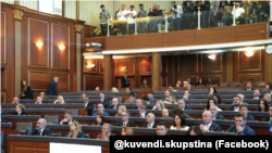 Deputetë të LVV-së në seancën e 5 tetorit.