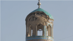 افغان‌ها خواستار بازسازی روضۀ شریف پس از آسیب دیدن این بنای تاریخی در اثر زلزله شدند