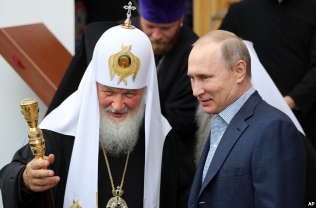 Предстоятель РПЦ патріарх Кирило та президент Росії Володимир Путін, 11 липня 2017 року