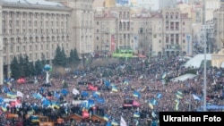 Участники протестов в Киеве. 1 декабря 2013 года