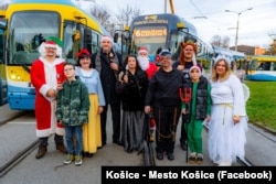 Учасники «рідзвяного трамвая»