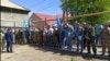 Участники акции в Уральске, добивающиеся признания факта их участия в урегулировании конфликта вокруг Нагорного Карабаха в 1980–90-х годах. Уральск, 7 июня 2021 года.