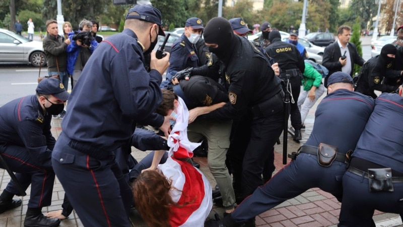 Беларус оппозициясы бөлүндү