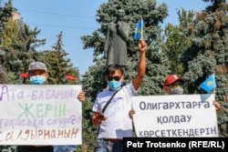 Митинг в Алматы у памятника Шокану Уалиханову. 13 сентября 2020 года.
