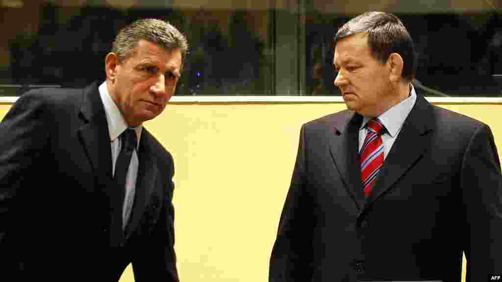 Generali Ante Gotovina i Mladen Markač u sudnici Haškog tribunala, 16. novembar 2012. Foto: AFP / Bas Czerwinski 