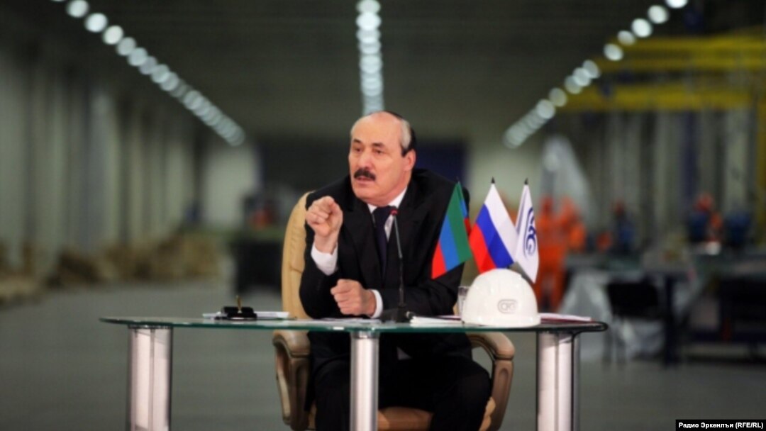 Рамазан Абдулатипов на махачкалинском заводе