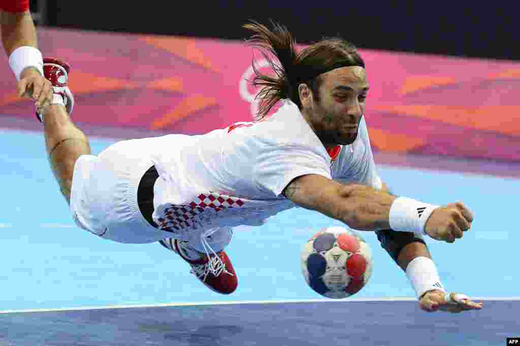 Croatian Ivano Balic dives in an attempt to retrieve the ball in an Olympic handball match against South Korea on July 29. (AFP/Javier Soriano)