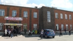 Քննարկումներ Սարդարապատի դպրոցի տնօրենի պաշտոնանկության և Արցախի դրոշը հանելու շուրջ