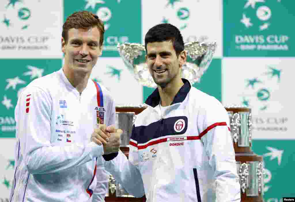 Tomaš Berdych i Novak Đoković, Beograd, 14. novembar 2013. Foto: Reuters / Marko Đurica 