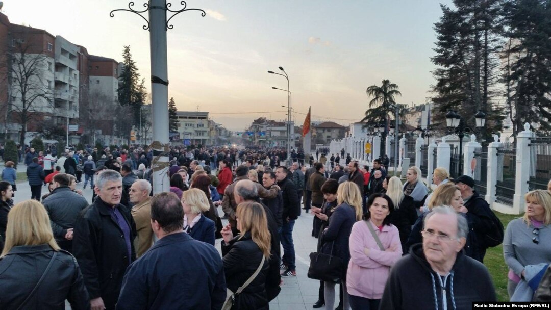 Протест на Граѓанската иницијатива за заедничка Македонија пред Владата на РМ. 