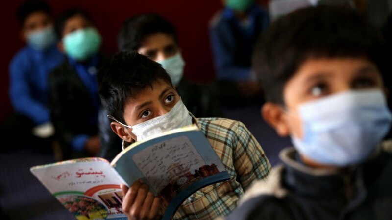 کورونا وبا: پاکستان سرکار سر له ننه سکولونه وتړل