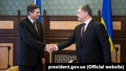 Президент України Петро Порошенко (п) і президент Республіки Словенія Борут Пахор, Київ, 12 лютого 2017 року
