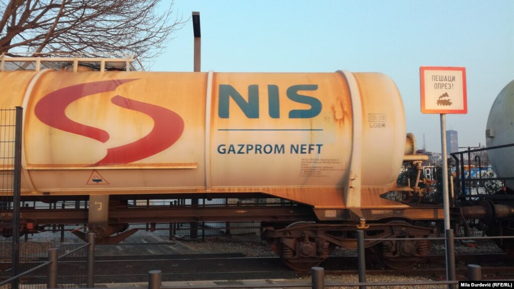 Srbija je 2008. prodala 51 odsto akcija srpske državne naftne kompanije NIS ruskoj kompaniji Gasprom Njeft bez tendera, za 400 miliona evra, u okviru naftno-gasnog aranžmana između Srbije i Ruske Federacije. Fotografija: 9. februar 2018. Beograd 