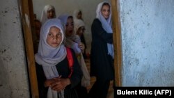 شماری از دانش‌آموزان دختر در کابل