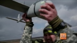 Дрон-шпион летает над Донбассом