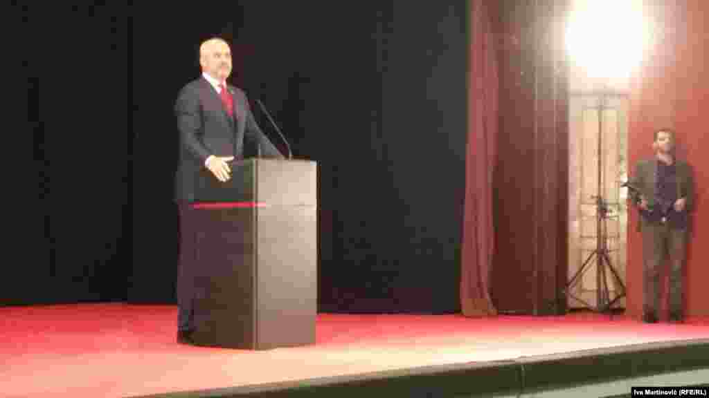 Albanski premijer se obraća građanima u Domu kulture Preševa
