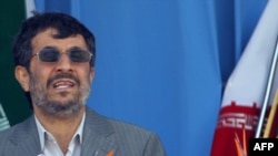 محمود احمدی نژاد در مراسم روز ارتش در تهران