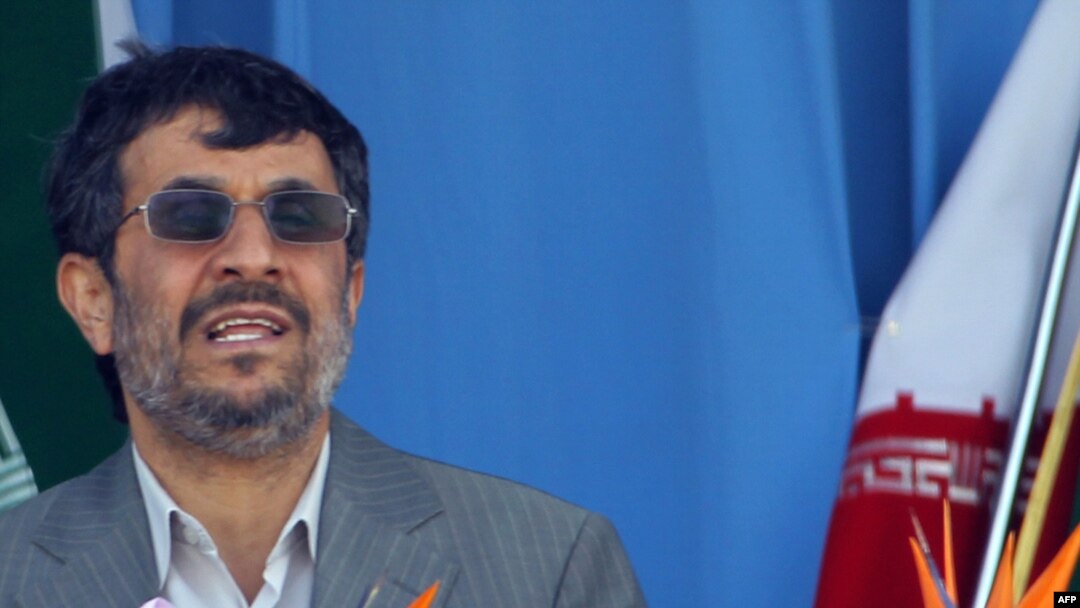 محمود احمدی نژاد در مراسم روز ارتش در تهران