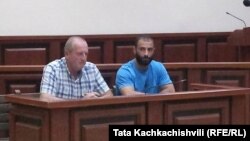 მერაბ კვირიკაშვილი ადვოკატთან ერთად
