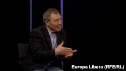 Nicolae Negru la o dezbatere în studioul Europei Libere