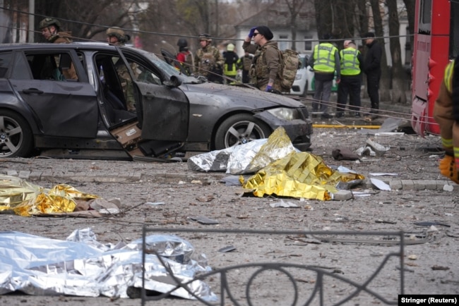 Загиблі цивільні через російський балістичний удар по Сумському державному університету. Суми,13 квітня 2025 року