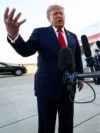 Президент США Дональд Трамп спілкується з представниками преси після прибуття до міжнародного аеропорту Шарлотт-Дуглас, 16 вересня 2026 року