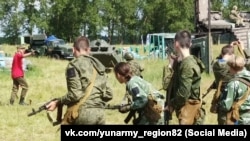 Крымские воспитанники российского движения «Юнармия» архивное фото 