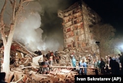 Разрушенный взрывом многоквартирный дом в Москве по улице Гурьянова. 9 сентября 1999 года