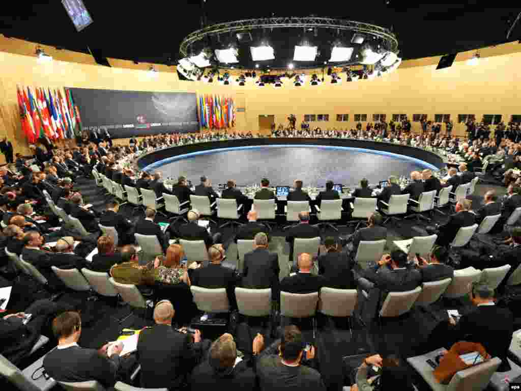 Пленарна сесија на самитот на НАТО во Лисабон