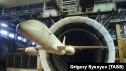 Аэродинамические испытания модели самолёта Sukhoi Superjet 100 (архив)