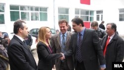 Министерот за образование Перо Стојановски го отвора училиштето во Врапчиште