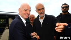 جیانی اینفانتینو (چپ) رئیس فیفا در کنار محمدمهدی نبی، نایب رئیس اول فدراسیون فوتبال ایران، پیش از بازی دوستانه ۱۱ فروردین ایران با کاستاریکا در ترکیه