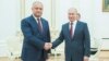 Moldowanyň prezidenti Igor Dodon Kremlde rus prezidenti Wladimir Putin bilen duşuşýar.