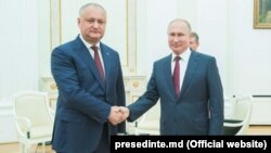 Moldowanyň prezidenti Igor Dodon Kremlde rus prezidenti Wladimir Putin bilen duşuşýar.