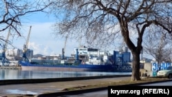 Российский нефтеналивной танкер в Керчи. Крым, 9 февраля 2023 года