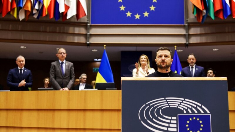 Zelenski mulțumește Europei la Bruxelles, reafirmă dorința aderării la UE