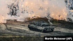 «Перший канадський основний бойовий танк Leopard 2, який ми передали Україні, вже прибув до Польщі» (фото ілюстративне)