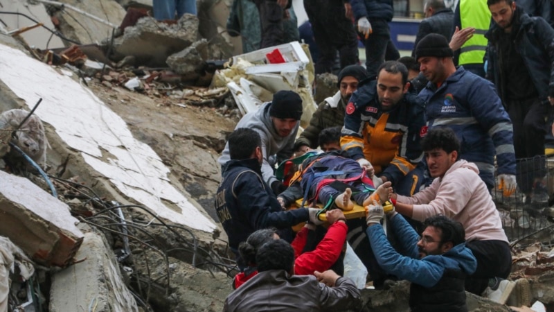Në kërkim të të mbijetuarve nga tërmeti në Turqi dhe Siri  