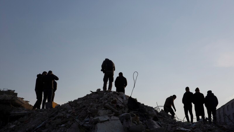 99 земји ѝ нудат помош на Турција по разорниот земјотрес 