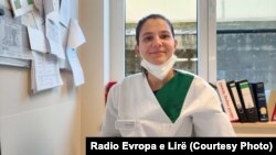 Alinda Ramadani-Bina, mjeke nga Shkupi, e cila tashmë ushtron profesionin e saj në Gjermani. 