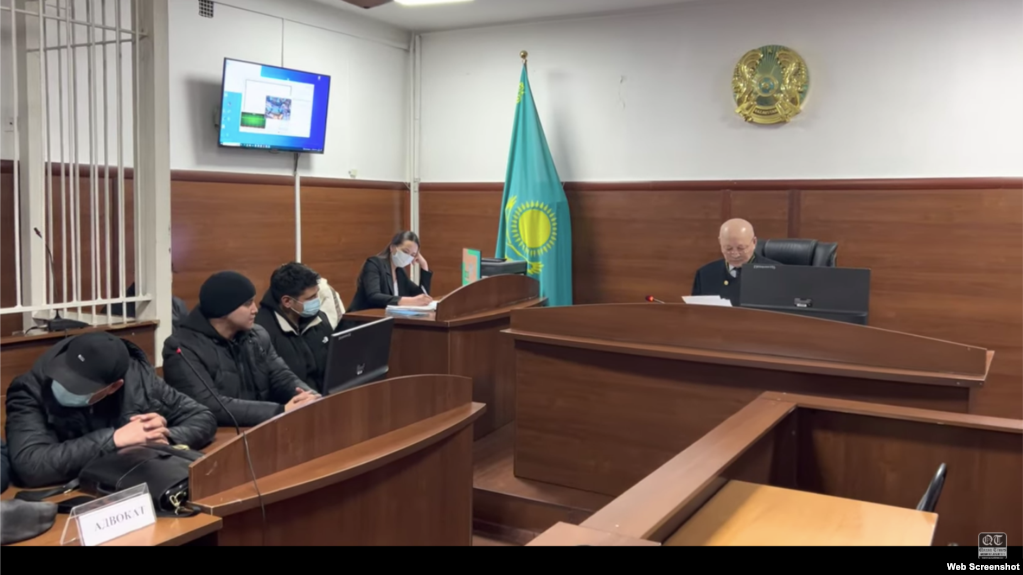 В суде в Талдыкоргане. Кадр из трансляции The Qazaq Times