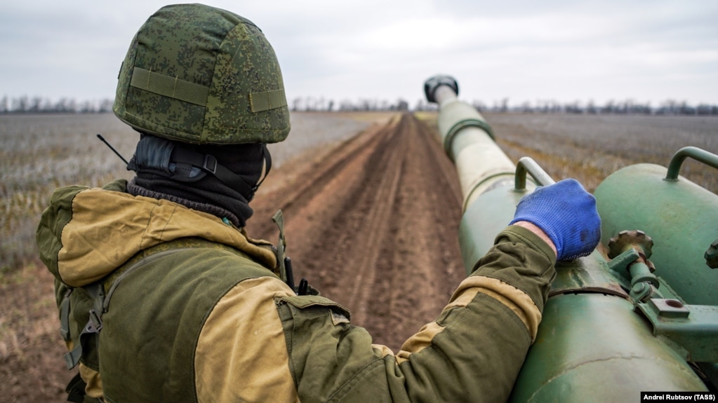 Просування військових РФ потенційно може дістатися ключової точки оборони України на запорізькому напрямку, вважають аналітики DeepState. На фото російський військовий на херсонському напрямку