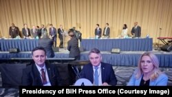 Članovi Predsjedništva BiH Denis Bećirović, Željko Komšić and Željka Cvijanović na Molitvenom doručku u Vašingtonu